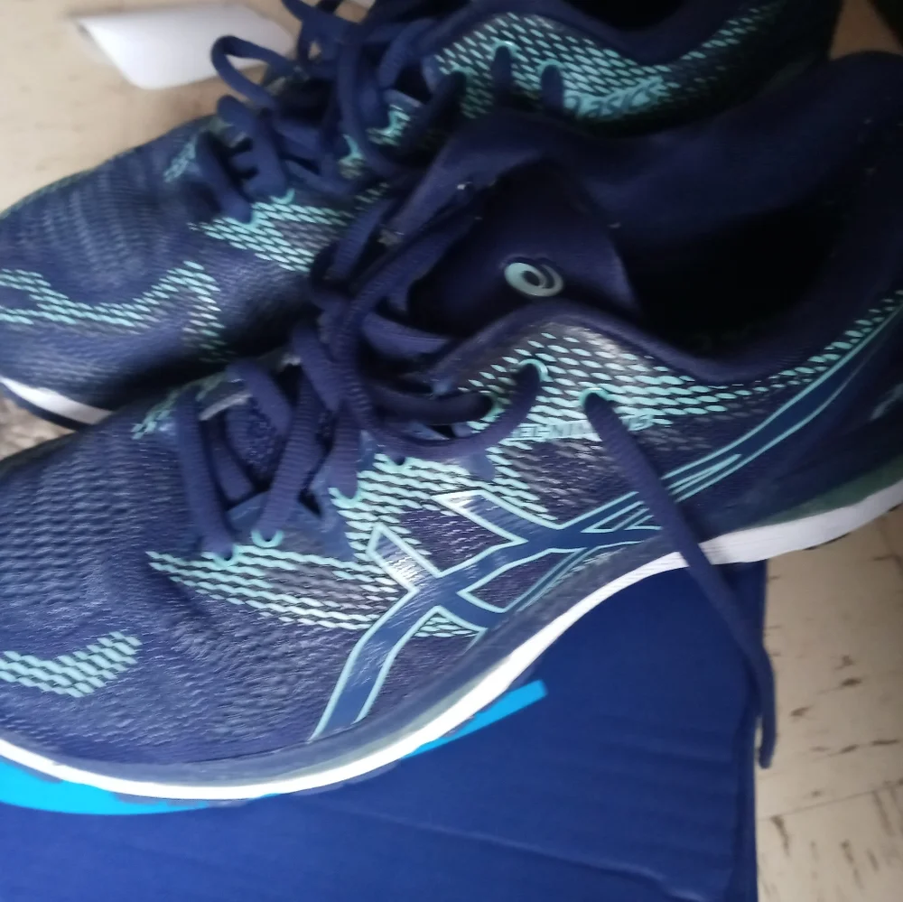 ASICS - Picture 3 of 8